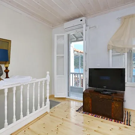 Apartment House Of Town *